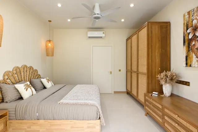 Villa J
